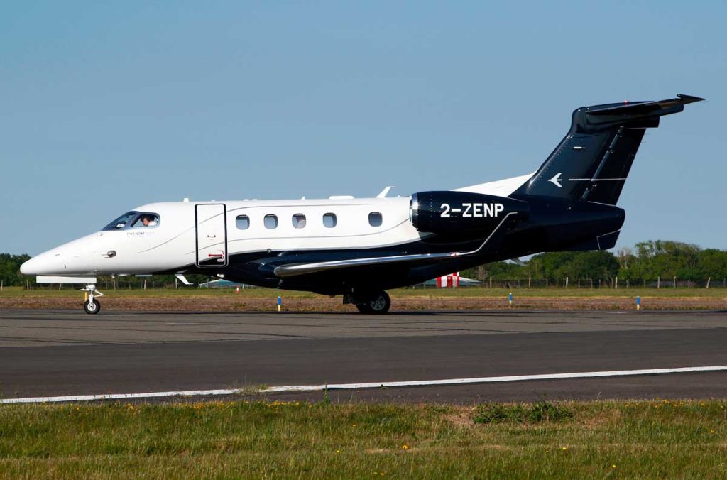 Embraer renforce le Phenom 300E avec une avionique certifiée